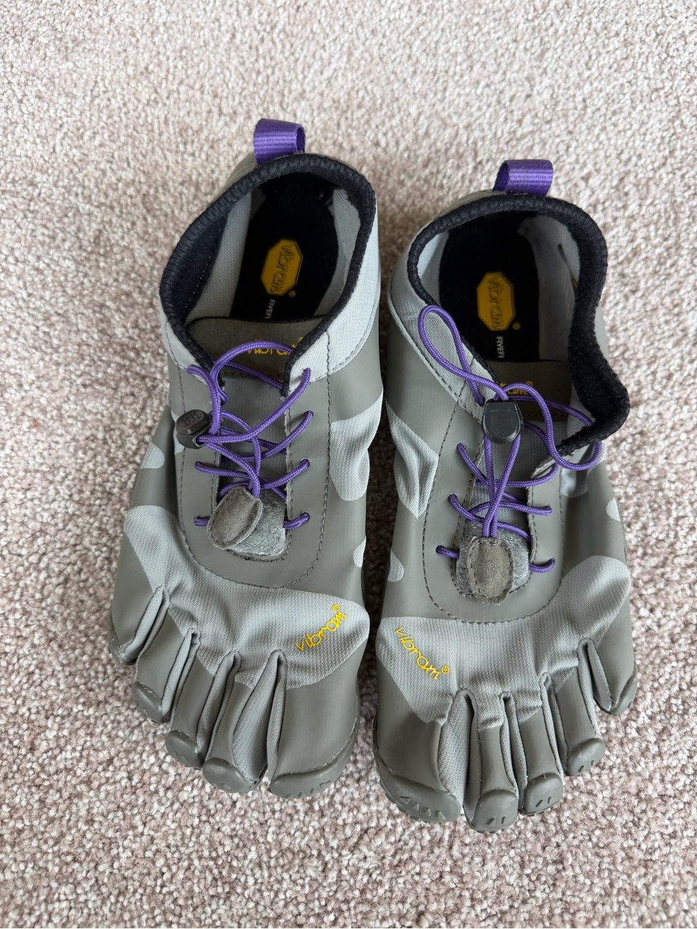 Vibram Women's Gray FiveFingers Minimalist Toe Sneakers with Purple Laces
